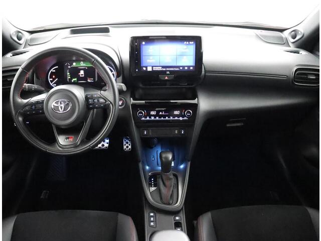 Toyota YARIS Cross 1.5 Hybrid GR Sport | Parkeer sensoren | Electrische kofferklep | Stoelverwarming | Navigatie | JBL Audio |