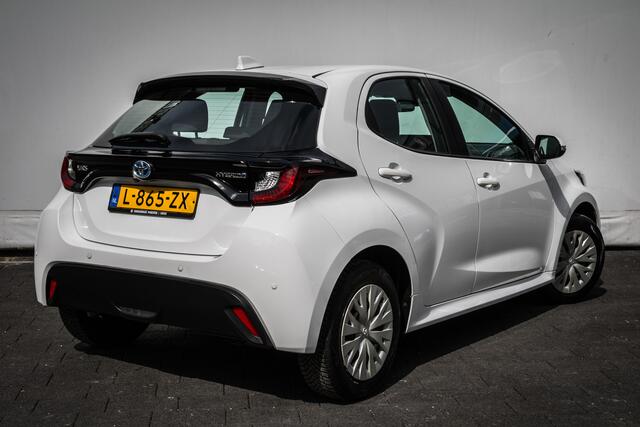 Toyota YARIS 1.5 Hybrid Aut. Active Navigatie/ Carplay/ Climate control/ Camera/ Adapt. cruise/ Armsteun
