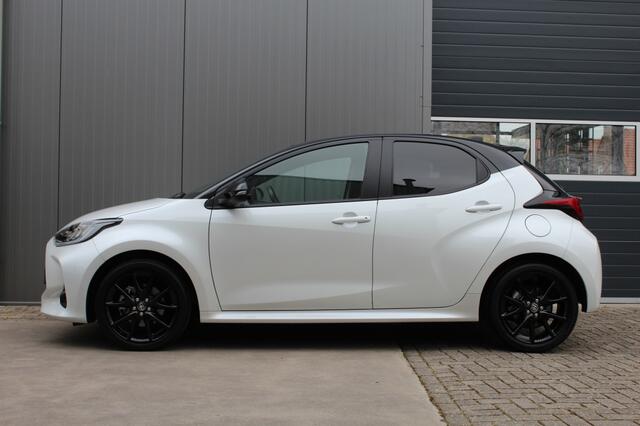 Toyota YARIS 1.5 Hybrid Style / Bi-tone / Leder / Navigatie