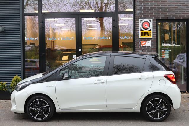Toyota YARIS 1.5 Hybrid Volcano Bi-Tone Panorama/Keyless/Camera/Navi/Ecc/Crc/LED/16"