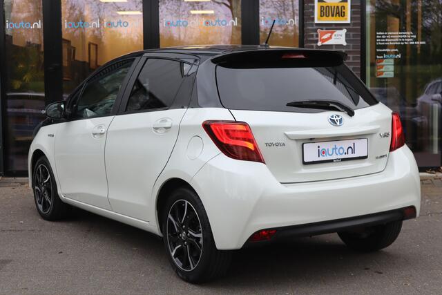 Toyota YARIS 1.5 Hybrid Volcano Bi-Tone Panorama/Keyless/Camera/Navi/Ecc/Crc/LED/16"