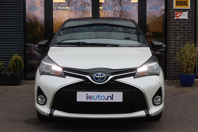 Toyota YARIS 1.5 Hybrid Volcano Bi-Tone Panorama/Keyless/Camera/Navi/Ecc/Crc/LED/16"