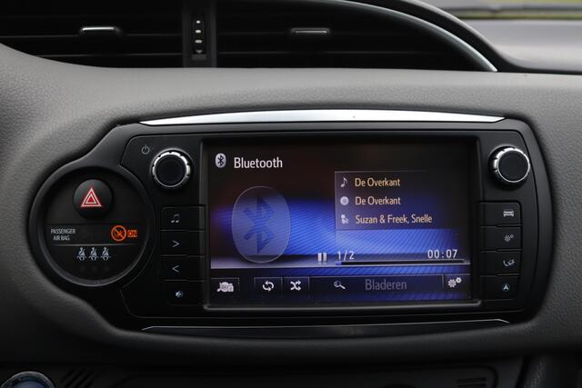 Toyota YARIS 1.5 Hybrid Volcano Bi-Tone Panorama/Keyless/Camera/Navi/Ecc/Crc/LED/16"