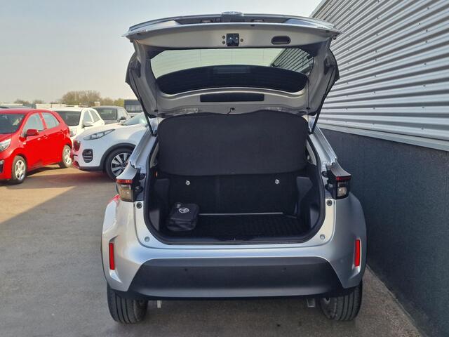 Toyota YARIS Cross 1.5 Hybrid Dynamic Edition Navigatie, Parkeersensoren, Smart key, Privacy glass, Achteruitrijcamera, Adaptieve cruise controle