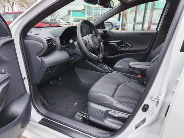 Toyota YARIS 1.5 Hybrid 130 Executive | JBL | HUD | PDC | BSM | Pearl White | Stoel & stuurverwarming