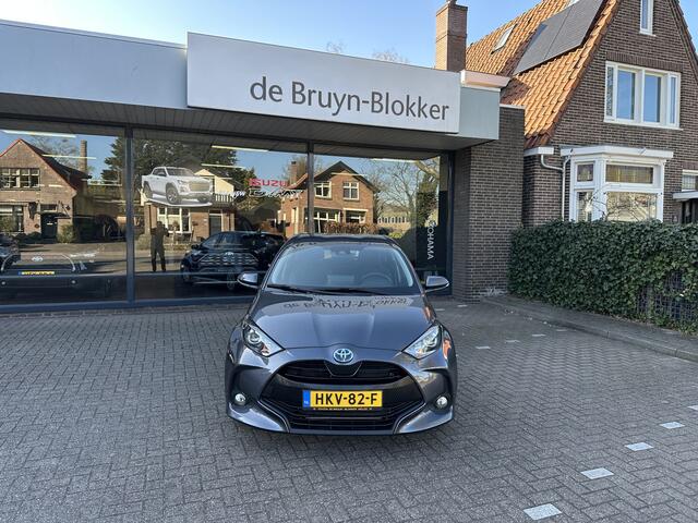 Toyota YARIS 1.5 Hybrid Active slechts 8.257 km! 10 jaar Toyota Garantie! Rijklaar inclusief Toyota Pechhulppas! Apple carplay / Android Auto / parkeercamera / adaptive cruise control / climate control