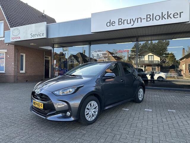 Toyota YARIS 1.5 Hybrid Active slechts 8.257 km! 10 jaar Toyota Garantie! Rijklaar inclusief Toyota Pechhulppas! Apple carplay / Android Auto / parkeercamera / adaptive cruise control / climate control