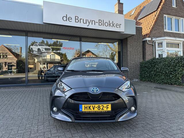 Toyota YARIS 1.5 Hybrid Active slechts 8.257 km! 10 jaar Toyota Garantie! Rijklaar inclusief Toyota Pechhulppas! Apple carplay / Android Auto / parkeercamera / adaptive cruise control / climate control