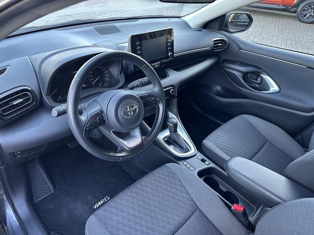 Toyota YARIS 1.5 Hybrid Active slechts 8.257 km! 10 jaar Toyota Garantie! Rijklaar inclusief Toyota Pechhulppas! Apple carplay / Android Auto / parkeercamera / adaptive cruise control / climate control