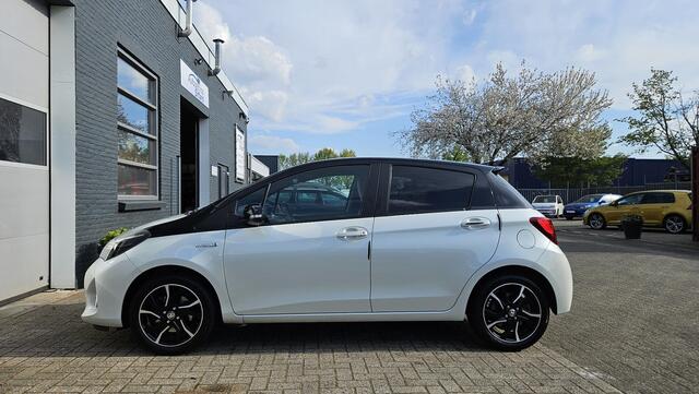 Toyota YARIS 1.5 Hybrid Bi-Tone | NAVIGATIE | Toyota Safety Sense | VOLLEDIGE ONDERHOUDSHISTORIE AANWEZIG