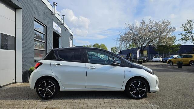 Toyota YARIS 1.5 Hybrid Bi-Tone | NAVIGATIE | Toyota Safety Sense | VOLLEDIGE ONDERHOUDSHISTORIE AANWEZIG