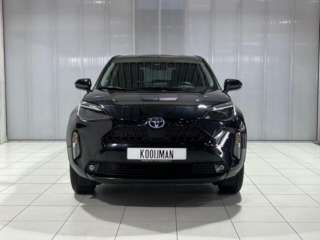 Toyota YARIS Cross Dynamic edition | Parkeersensoren voor + achter | Smart key | Privacy glass | Apple Carplay & Android Auto | Navigatie