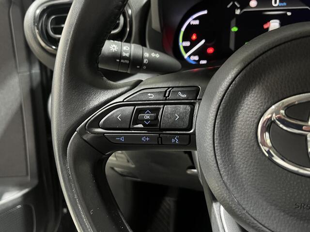 Toyota YARIS Cross Dynamic edition | Parkeersensoren voor + achter | Smart key | Privacy glass | Apple Carplay & Android Auto | Navigatie