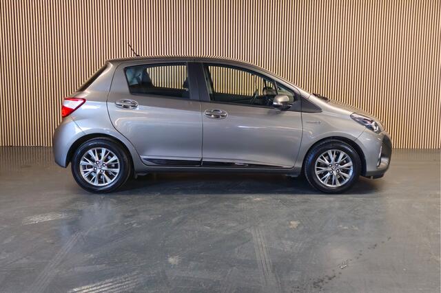 Toyota YARIS 1.5 Hybrid Aspiration Navi - Achteruitrijcamera - Climate Control