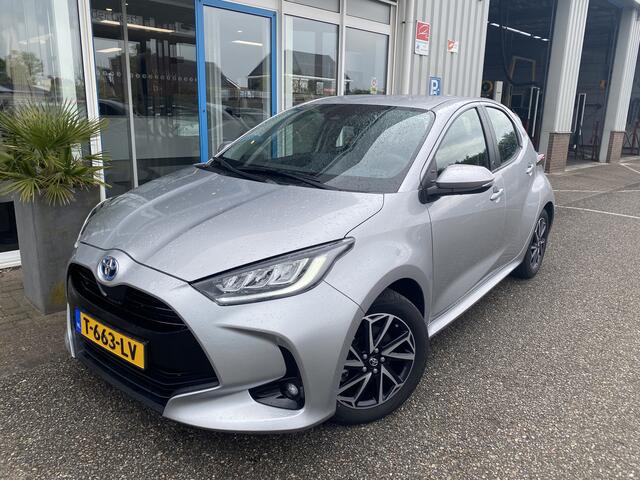 Toyota YARIS 1.5 Hybrid Dynamic Team D