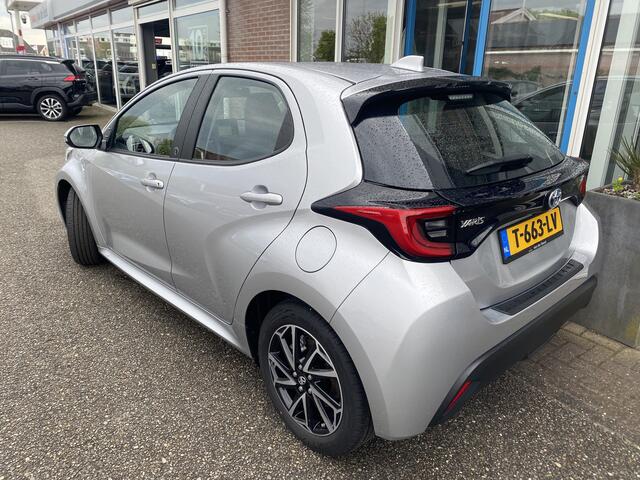 Toyota YARIS 1.5 Hybrid Dynamic Team D