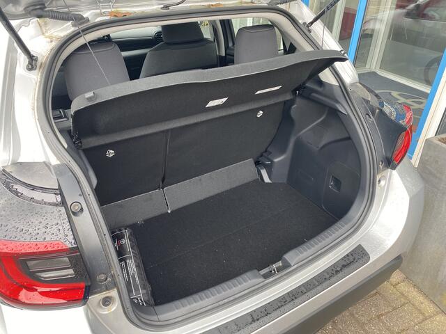 Toyota YARIS 1.5 Hybrid Dynamic Team D