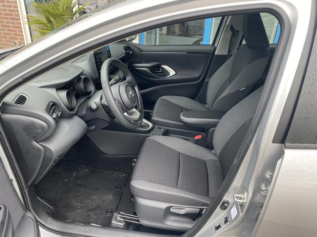 Toyota YARIS 1.5 Hybrid Dynamic Team D