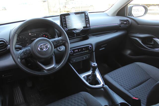 Toyota YARIS 1.5 VVT-i Dynamic Special | Rijklaar | Stoel-/stuurverw. | Keyless | Clima | LED | Apple/Android | Camera | Adaptive cruise