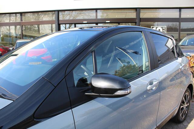 Toyota YARIS 1.5 VVT-i Dynamic Bi-Tone | Rijklaar | Trekhaak | Stoelverw. | Keyless | Camera | Clima | Cruise | Regensensor