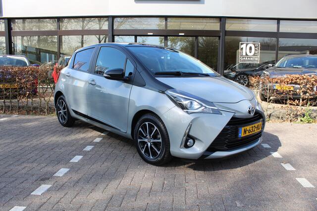 Toyota YARIS 1.5 VVT-i Dynamic Bi-Tone | Rijklaar | Trekhaak | Stoelverw. | Keyless | Camera | Clima | Cruise | Regensensor