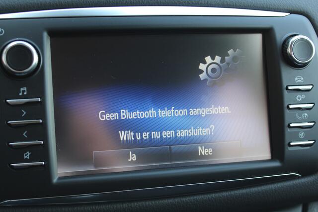 Toyota YARIS 1.5 VVT-i Dynamic Bi-Tone | Rijklaar | Trekhaak | Stoelverw. | Keyless | Camera | Clima | Cruise | Regensensor