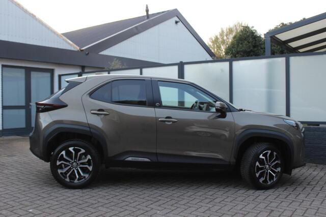 Toyota YARIS Cross 1.5 Hybrid First Edition Navigatie, Carplay, Keyless, Winter Pack, 17" Full LED