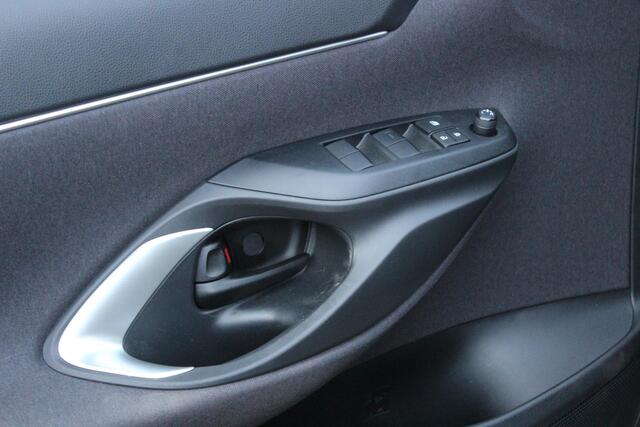 Toyota YARIS Cross 1.5 Hybrid First Edition Navigatie, Carplay, Keyless, Winter Pack, 17" Full LED