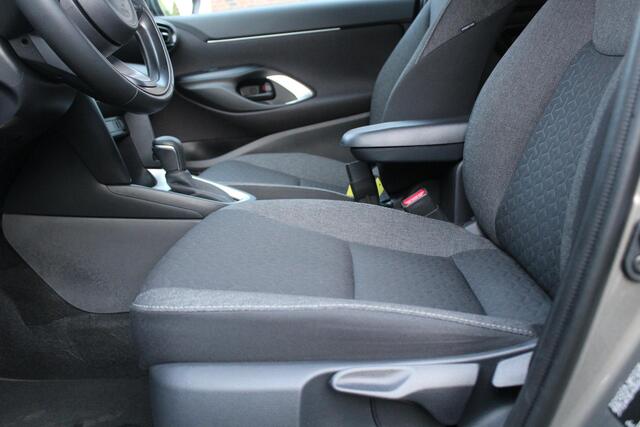 Toyota YARIS Cross 1.5 Hybrid First Edition Navigatie, Carplay, Keyless, Winter Pack, 17" Full LED