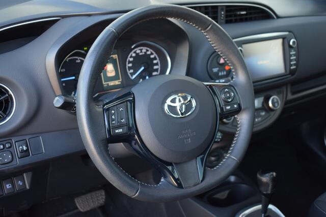 Toyota YARIS 1.5 Hybrid Premium Panodak | Camera | Full options