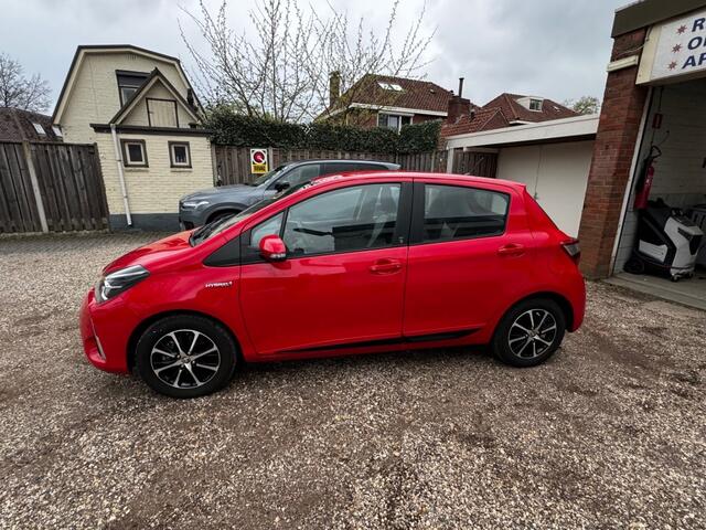 Toyota YARIS 1.5 HYB. DESIGN SP. automaat met 3000 km!!!