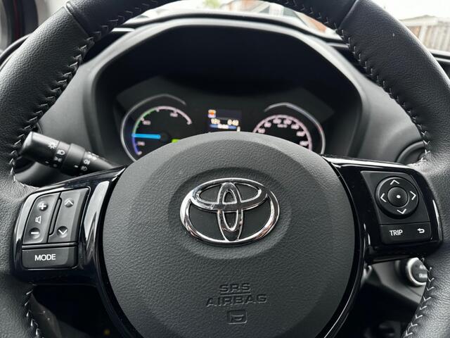 Toyota YARIS 1.5 HYB. DESIGN SP. automaat met 3000 km!!!