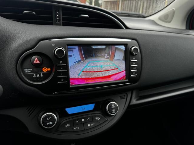 Toyota YARIS 1.5 HYB. DESIGN SP. automaat met 3000 km!!!