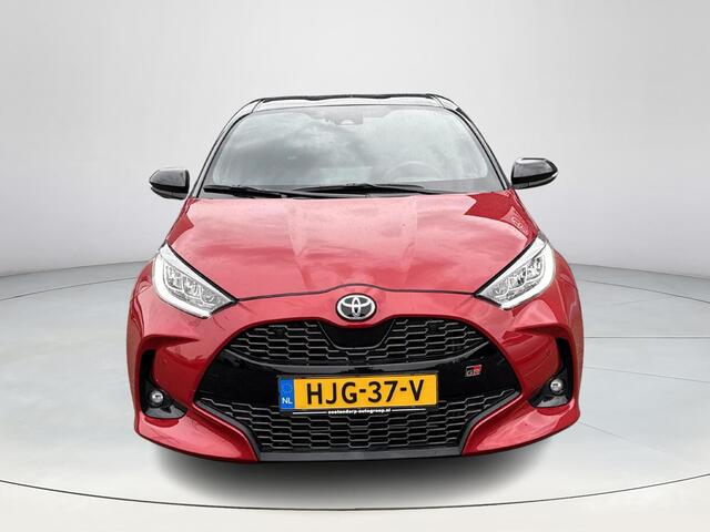 Toyota YARIS 1.5 Hybrid GR Sport **STOEL EN STUURWIELVERWARMING/ HEAD UP DISPLAY/ DODEHOEK DETECTIE/ 36 MAANDEN GARANTIE**