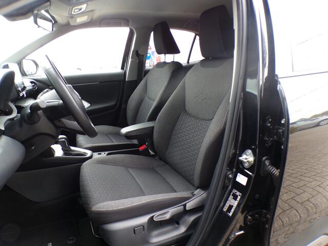 Toyota YARIS Cross 1.5 Hybrid Active, Automaat / Carplay + Android Auto / Sensoren + Camera / Keyless / Navigatie / 16'' LMV