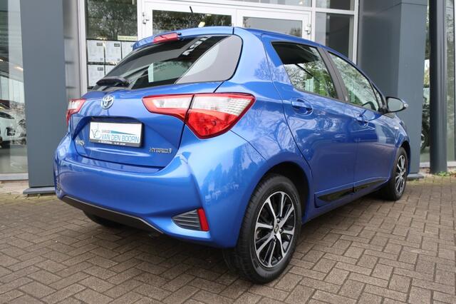 Toyota YARIS 1.5 HYBRID, Navi, Clima, Cruise Control, etc.