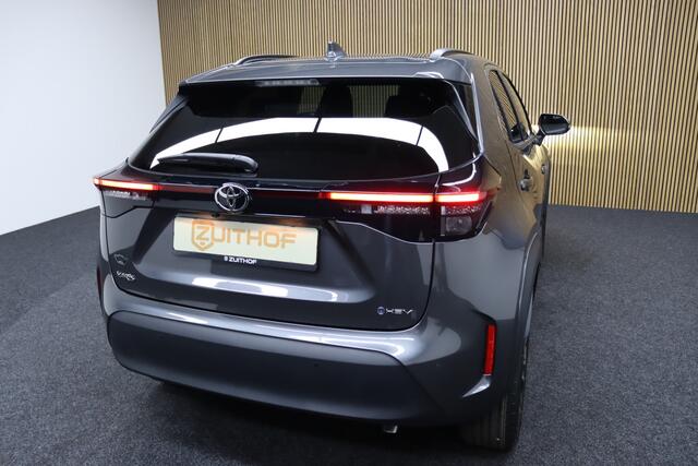 Toyota YARIS Cross 1.5 Hybrid 115 First Edition | Comfort Pack | Nieuw uit voorraad leverbaar | ¤ 2.000,- voorraad voordeel! | Adaptive-cruise | Apple Carplay & Android Auto | Camera | Navigatie | Dodehoekdetectie
