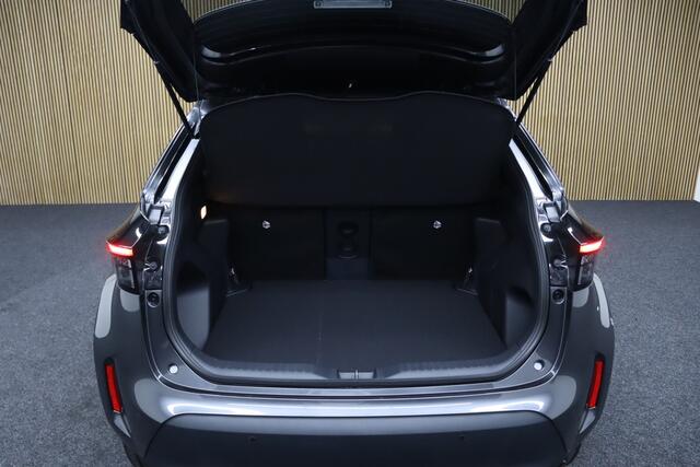 Toyota YARIS Cross 1.5 Hybrid 115 First Edition | Comfort Pack | Nieuw uit voorraad leverbaar | ¤ 2.000,- voorraad voordeel! | Adaptive-cruise | Apple Carplay & Android Auto | Camera | Navigatie | Dodehoekdetectie