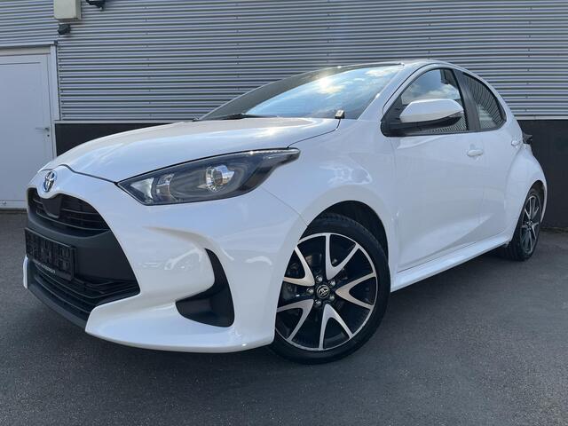 Toyota YARIS 1.5 Hybrid Style Apple Carplay en/of Android auto Navigatie, Stoelverwarming, 17"LMV, Achteruitrijcamera, Adaptieve cruise control,