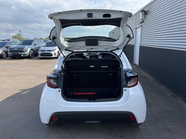 Toyota YARIS 1.5 Hybrid Style Apple Carplay en/of Android auto Navigatie, Stoelverwarming, 17"LMV, Achteruitrijcamera, Adaptieve cruise control,