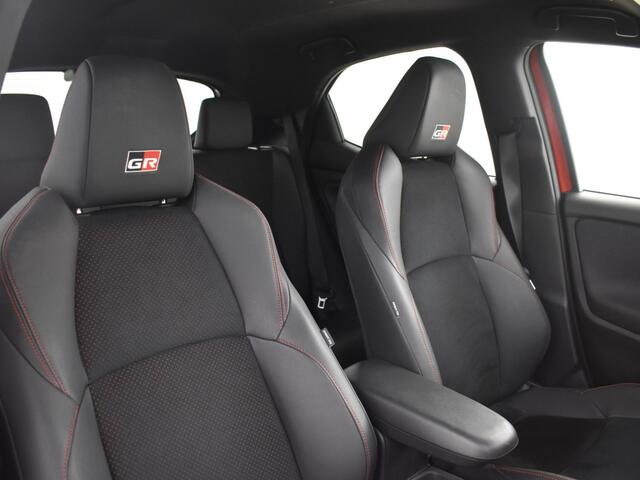 Toyota YARIS 1.5 Hybrid GR Sport | Parkeersensoren V+A | HUD | BLS | All Seas