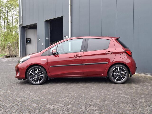 Toyota YARIS 1.5 Hybrid Volcano Edition
