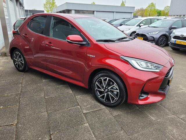 Toyota YARIS 1.5 Hybrid Style Aut. | PDC | Cruise | Privacy glass | Climatecontrol | Camera