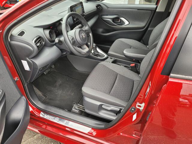 Toyota YARIS 1.5 Hybrid Style Aut. | PDC | Cruise | Privacy glass | Climatecontrol | Camera