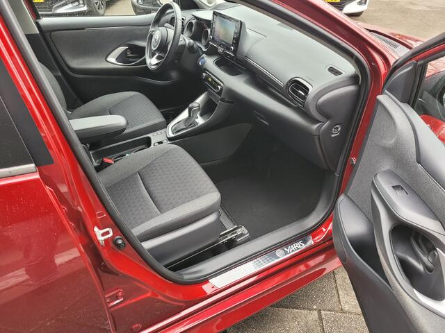 Toyota YARIS 1.5 Hybrid Style Aut. | PDC | Cruise | Privacy glass | Climatecontrol | Camera