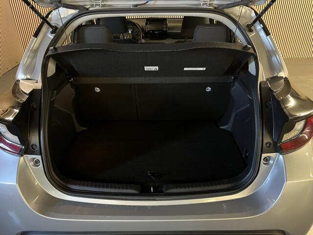 Toyota YARIS 1.5 Hybrid Active Bi-Tone