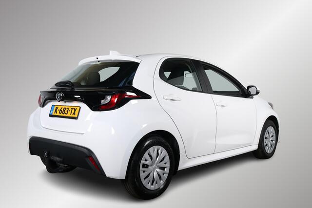 Toyota YARIS 1.5 VVT-i Active 125PK, Trekhaak, Verwacht, Apple Carplay / Android Auto, Camera, Regensensor, 1e eigenaar, Dealer onderhouden!