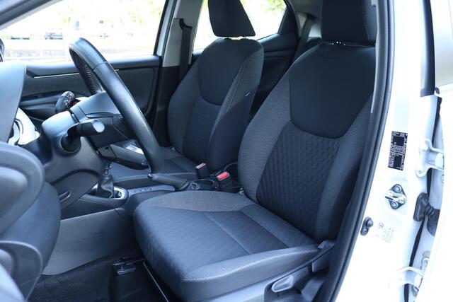 Toyota YARIS 1.5 VVT-i Active 125PK, Trekhaak, Verwacht, Apple Carplay / Android Auto, Camera, Regensensor, 1e eigenaar, Dealer onderhouden!