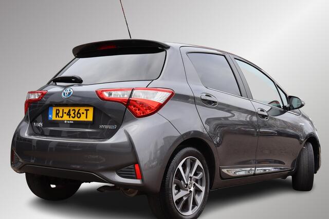 Toyota YARIS 1.5 Hybrid Premium, Panorama dak, Half lederen bekleding, Navigatie, 16" LM velgen, Keyless entry, Cruise control!