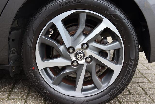 Toyota YARIS 1.5 Hybrid Premium, Panorama dak, Half lederen bekleding, Navigatie, 16" LM velgen, Keyless entry, Cruise control!